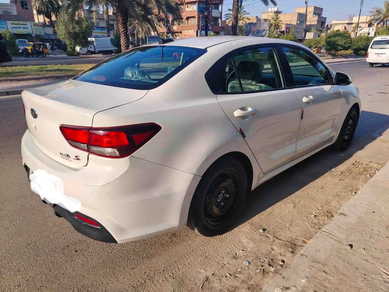 السلام عليكم للبيع كيا ريو موديل 2019 ماشيه 87 رقم بغداد الانكليزي سياره كلش جديده وجاهزه من كلشي محرك 1600 صور الحادث والسونار مرفقة بلمنشور اي تفاصيل هذا رقمي *********** عنواني بغداد البياع السعر 107 وبيها مجال
