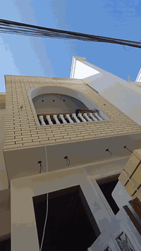 دار للبيع مساحه الدار ١٠٠متر واجه ٥متر قيد التشطيب تنفيذ مكتب ارض العرب للمقاولات موقع الدوره الشرطه فرع مكوه الورد سعر ٣٣٥ قابل للتفاوض تكعد ويه ابو المال الاتصال على الرقم ***********.ابو زهراء
