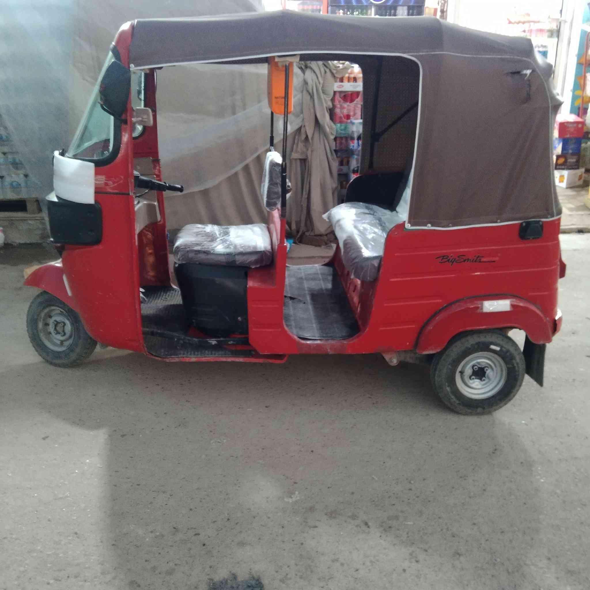 سلام عليكم شباب تكتك 2018تحويل مباشر شهر 11 تكتك جاهزه للشارع نضافه أحله من الصوره تنقيص تبخير كهربايات شغاله جاهزه مناقصه شي السعر 4او 800العنوان بغداد مدينه الصدر ***********
