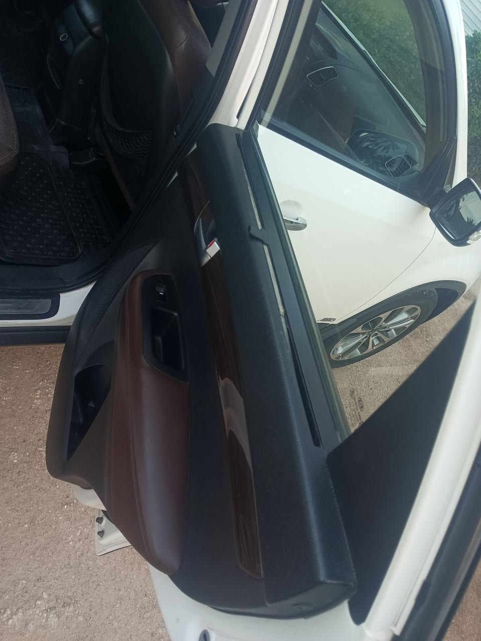 سورنتو كويتي موديل 2014 شكل 2015 رقم بغداد دولي بأسمي مواصفات 1/1 كفاله عامه من كلشي
مكاني كربلاء الحسينيه ***********
