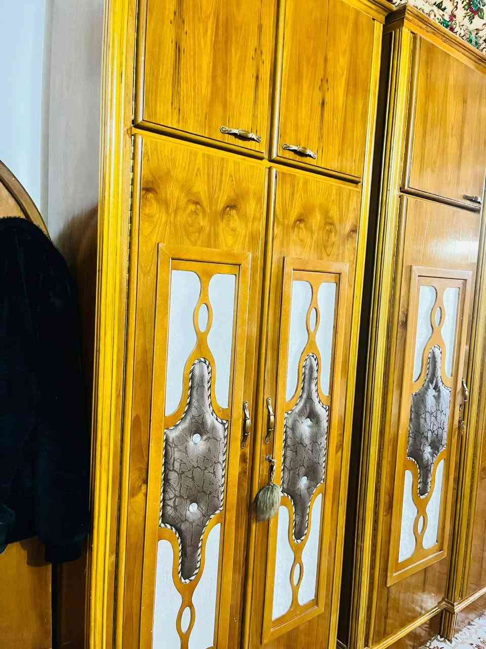 سلام عليكم غرفه أخشاب جديده البيع سعر 1300 وبيه مجال ***********
