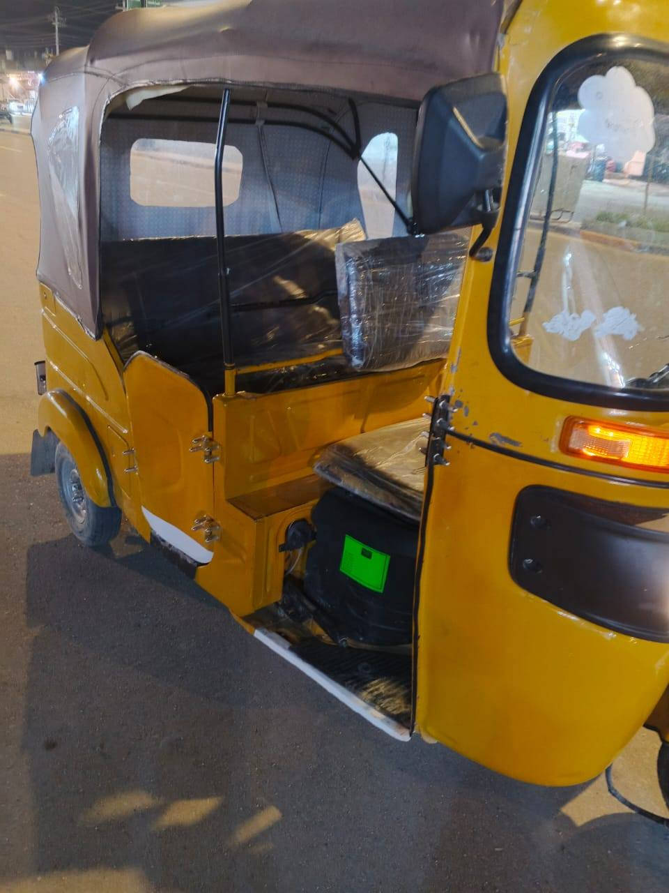 تكتك موديل 21 رقم سنويه بيها ضربه مرجعه ع باردصفح سعر 6600 وبيها مجال تصل ***********
