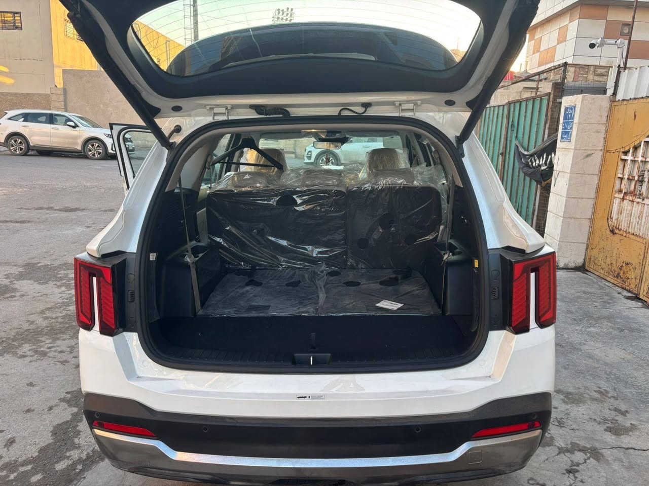 للبيع فقط سورنتو زيرو موديل 2025 خليجي فول مواصفات ام الداتاشو ماعدى الفتحة 
ضمان ٥ سنوات 
ماشية ١٥٤٠ كيلو فقط بعدها زيرو
السعر ٤٨ مليون قفل 
العنوان بغداد حي جميلة
0775 039 6278
