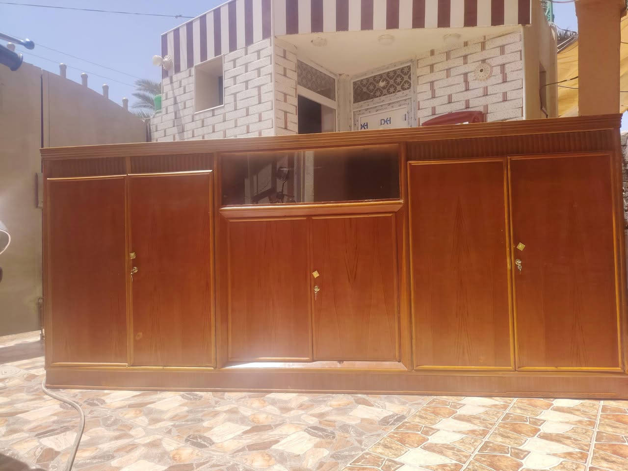 بوفيه ٣متر مستخدمه نضيفه *********** واتساب أو خاص
