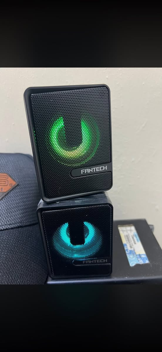 السلام عليكم متوفر حاسبه للبيع فول نضافه نوع DEll 3010 وندوز 10 نظيفه جداً مع شاشه قياس 22 DELL مع ماوس كيمنك مع كيبورد عربي إنكليزي مع سماعات خارجيه اصليه لدراسه والبرامج الأكسل والورد والمنتاج وألعاب الخفيفه العنوان البصره 
السعر 235 ألف وبيها مجال بس راسلني تدللون 
*********** واتساب فقط ومتوفر ماسنجر
مواصفاته وياها هديه لاصقات جداريه عدد 4

جهاز ديل OptiPlex 3010 يجي بمعالجات Intel Core الجيل الثالث (مثل i3 أو i5) مع ذاكرة وصول عشوائي (RAM) تختلف في سعتها ( 8 جيجابايت) وقرص تخزين بسعة 500 جيجابايت ، مع دعم لأنظمة تشغيل Windows 10 ، ويوفر منافذ USB متعددة، ومنفذين للشاشة (VGA و HDMI)، وكارت شاشة مدمج من Intel HD Graphics [1،
