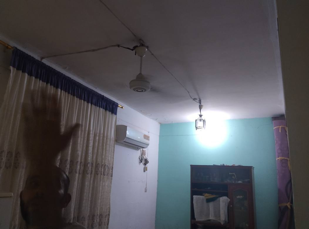 للأيجار بيت بالقبله حي الشهداء قريب جدا عن الاربع شوارع مالت مجمع السندباد السكني وقريب عن السوق الكبير  مساحة 210م يحتوي على ثلاث غرف واستقبال وهول ومطبخ وصحيات وكراج سعر الايجار 450 الف للتواصل *********** البصرة, العراق
