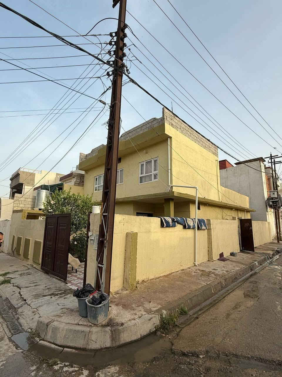 دار للبيع 🔥 طابو ملك صرف 🔥

المساحة / 200 متر ركن

يتكون من طابقين / 

طابق الاول 

غرفتين نوم واستقبال ومطبخ وصحيات 

طابق ثاني 
غرفتين نوم 
                                 

الموقع 📍  عبد الرحمن قرب جامع       أبراهيم الخليل    

سعر 165 مليون  مع المجال 

للأستفسار مراجعه عقارات السلام سايدين المرور القديم مجاور صيديله فيتأمين اوالاتصال ع الارقام 
☎️***********
☎️***********
