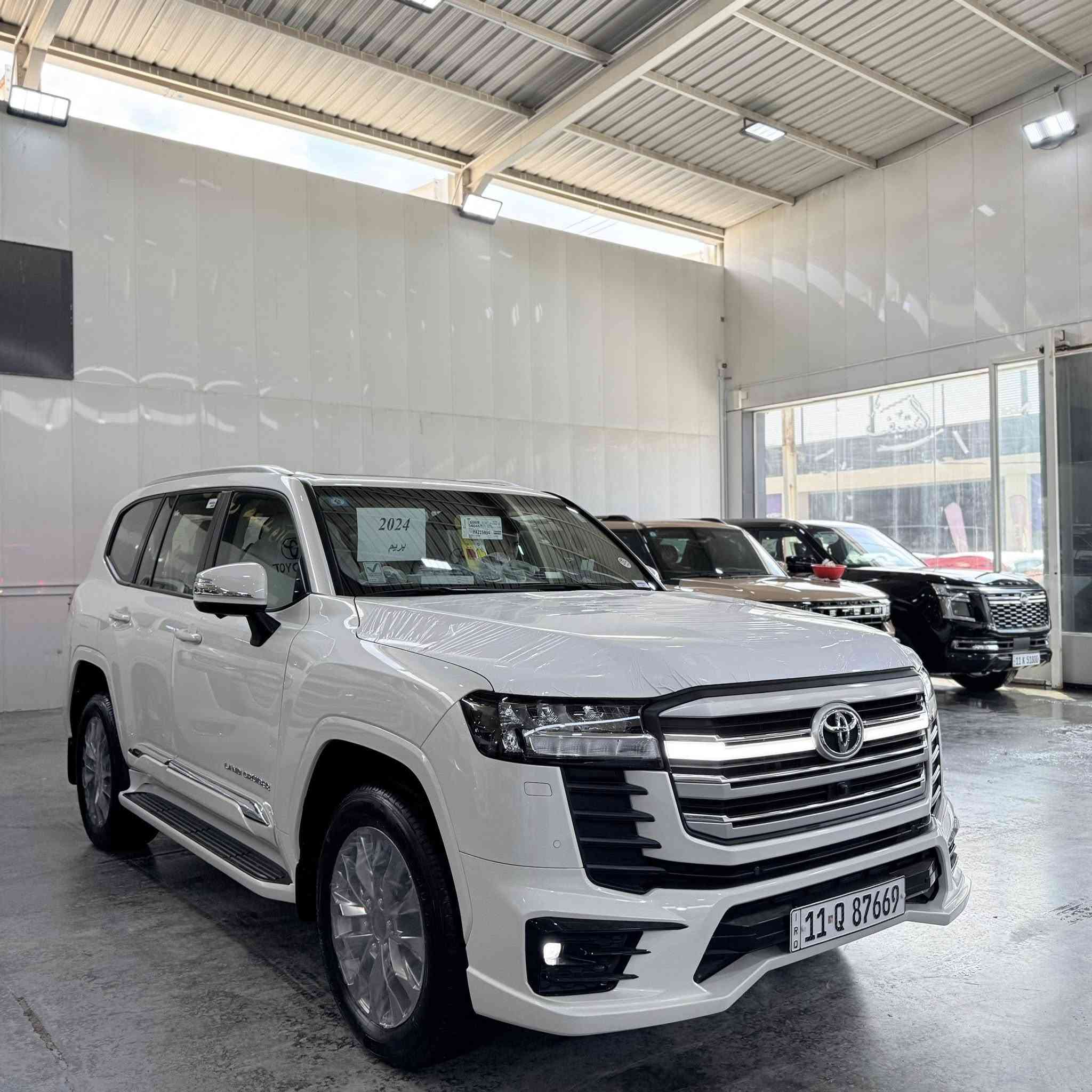 السلام عليكم
لاندكروز وكاله ابريم 

موديل 2024  

ماشيه 4الف 

كفاله عامه 

رقم بغداد بسمي 

مكان السياره بغداد معارض البياع 

السعر 

***********
