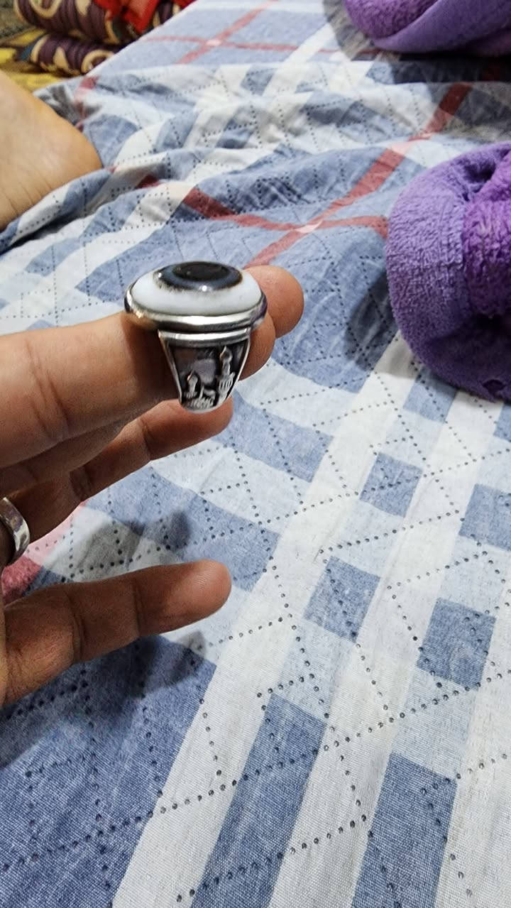 جزع بقري يماني عين صريحه قديم صياغه يدوية ثقيله للبيع ١٠٠ الف بغداد الزعفرانيه


**إذا كنت صاحب هذا الإعلان وتريد حذفه لأي سبب، رجاءا أرسل رسالة إلى الدعم الفني**