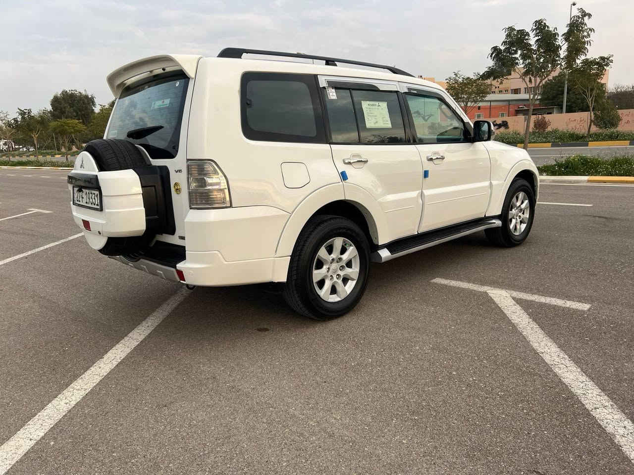 سلام عليكم باجيرو موديل 2010 بدون ضرر جاملغ مبدل بلاد والثاني صبغ والباقي مكفول گير محرك مكفول فول فول مواصفات 1/1  حاسه كامره فتحة سقف كشن جلد 7راكب 3تبريد شغال دفع رباعي شغال تخم تايرجديد صار اسبوع شاده محرك 3500 لا صرف ولا بخار اشاير بالأمرايا  مرءي شفط اهواي مواصفات اتصل وتدلل *********** العنوان قضاء كلار محافظة سليمانيه
