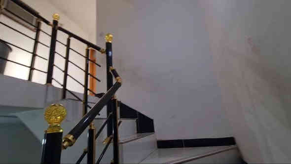 للبيع 80م واجهة 4 نزال 20 محتوياتة 3 غرف وصالة ومطبخ وخدمات مكانة بلالفين السعر 150 وبي مجال للاستفسار هاتف ***********
