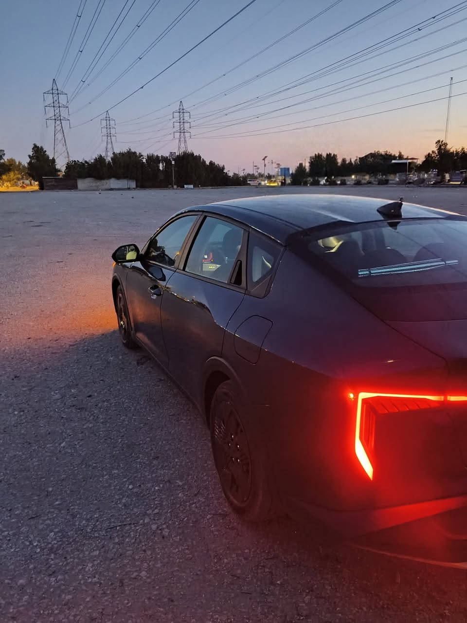 سلام عليكم 
كيا k4 وارد امريكي
 محرك 2.0 دوش
كير 8 نمر
لون رمادي مرقم بغداد
جميع لايتات السياره لد العالي و الناصي عدسه
شاشه متصله تدعم ابل applecarplay و Android auto
اناره ادخليه LED 
بصمه تشغيل عن بعد
دخول ذكي على بابين
اضويه السياره ذكيه
مثبت سرعه تكيفي 
عداد دجتل
رادار تجنب التصادم الأمامي (FCA): مع التعرف على السيارات والمشاه
رادار البقاء في المسار (LKA): تنبيه عند الخروج من المسار.
رادار تتبع المسار (LFA): يحافظ على السيارة في منتصف المسار.
تنبيه ركاب المقاعد الخلفية (ROA).
نظام الترحيب بالسائق
نظام المحافظه على يقضه السائق 
ستيرت تكيفي مع الطريق
نظام تهويه للروائح
6 سماعات
4 حساس امامي
ويل 16 (الناعم )
4 منافذ شحن type c 
كاميرا خلفيه مع ثلاث وضعيات
   

الحادث موضح بالصور بدون ايرباك بدون دواخل
و السونار مرفق مع السياره 

$168 
مكاني نجف
0772 397 7824
