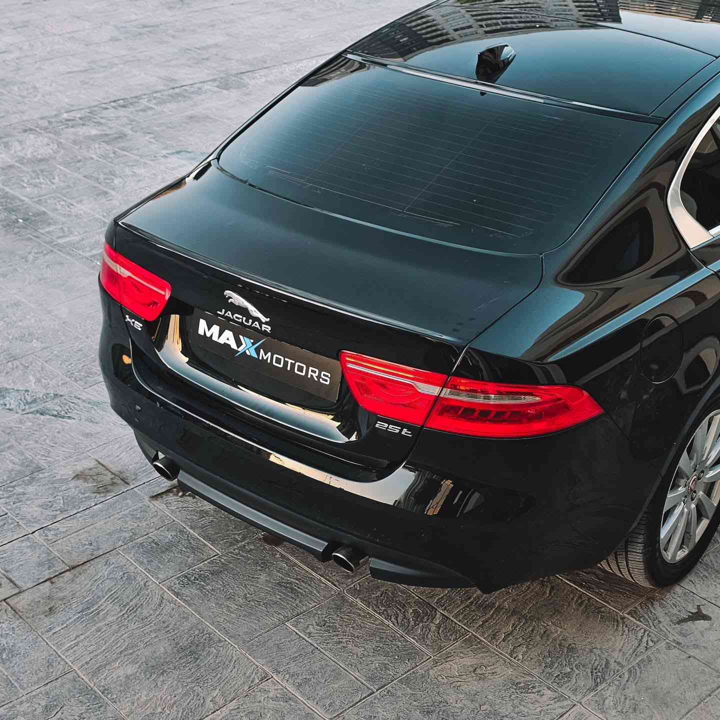 Jaguar XE 2019 25T
جاكوار اكس اي 2019 

‎وارد امريكي
‎اللون: اسود
‎رقم ارييل
‎ماشية : 53 الف
‎المواصفات: 25t
‎٤ سلندر تيربو (٢٠٠٠)
‎بصمة
بانوراما
‎كراسي جلد 
‎كراسي اثنين كهرباء
‎شاشة كبيرة 
‎كامرة خلفي
‎نظام إطفاء المحرك فقط عند الوقوف واعادة تغشيل المحرك عند المشي
‎نظام تزحلق
‎متعدد أنظمة القيادة (سبورت، ايكو، عادي، ثلجي, مطري)
‎دبل كير(عادي+اوتوماتيك)
‎نظام سبورت
‎نضام اقتصادي ECO
مرايات جانبيه هيتر
‎ماسحات جام تلقائية تعمل عن ملامسة المطر 
‎مثبت سرعة
‎محدد السرعة

باب ورا السائق مبدل بلادي وشبر بونيت صبغ
الايرباكات كل سليمه وبلادي 
بدون دواخل 
وكل شيء بشرط الماكينه والكير

‎وبيها فحص كل فترة السيارة وتبديل دهن وفلاتر وكلشي عالشركة موتول الفرنسي كل 7000 كيلو متر تقريبا
‎
  
للاستفسار *********** أربيل, العراق
