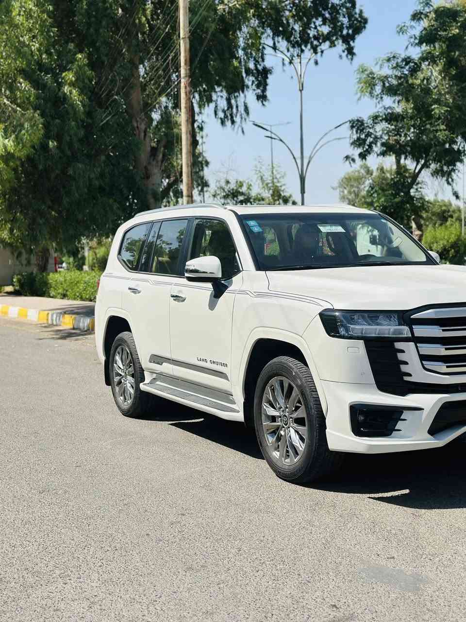 . السلام عليكم
. لاندكروز ساز اصلي 

. موديل 2023 

. السونار معروض ويا صور فقط بل سونار 

 . المحرك 6 سلندر 

  . السعر 63000 وبيها مجال 

. المكان بغداد 

. السياره نضيفه واحلا من الصور 

. الرقم: ***********
