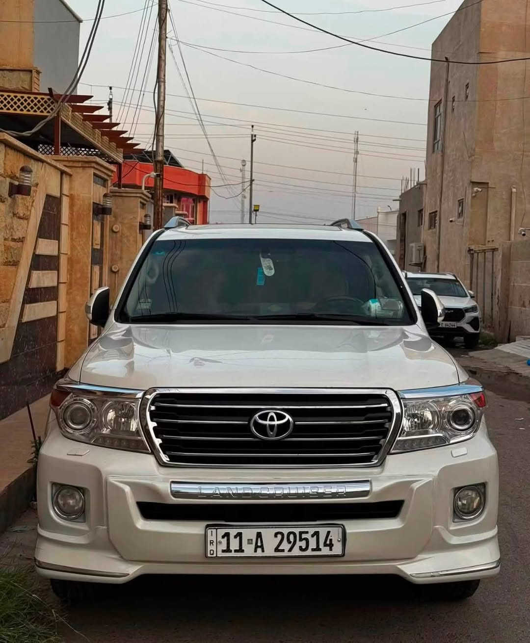 لاند كروز 2012 بريم v8. سياره كاعده ومابيها اي نقص جديده بيها شبر الجاملغ الأمامي صبغ وملاحظات بارد فقط ***********.  السعر 305. وبيها مجال للشراي

