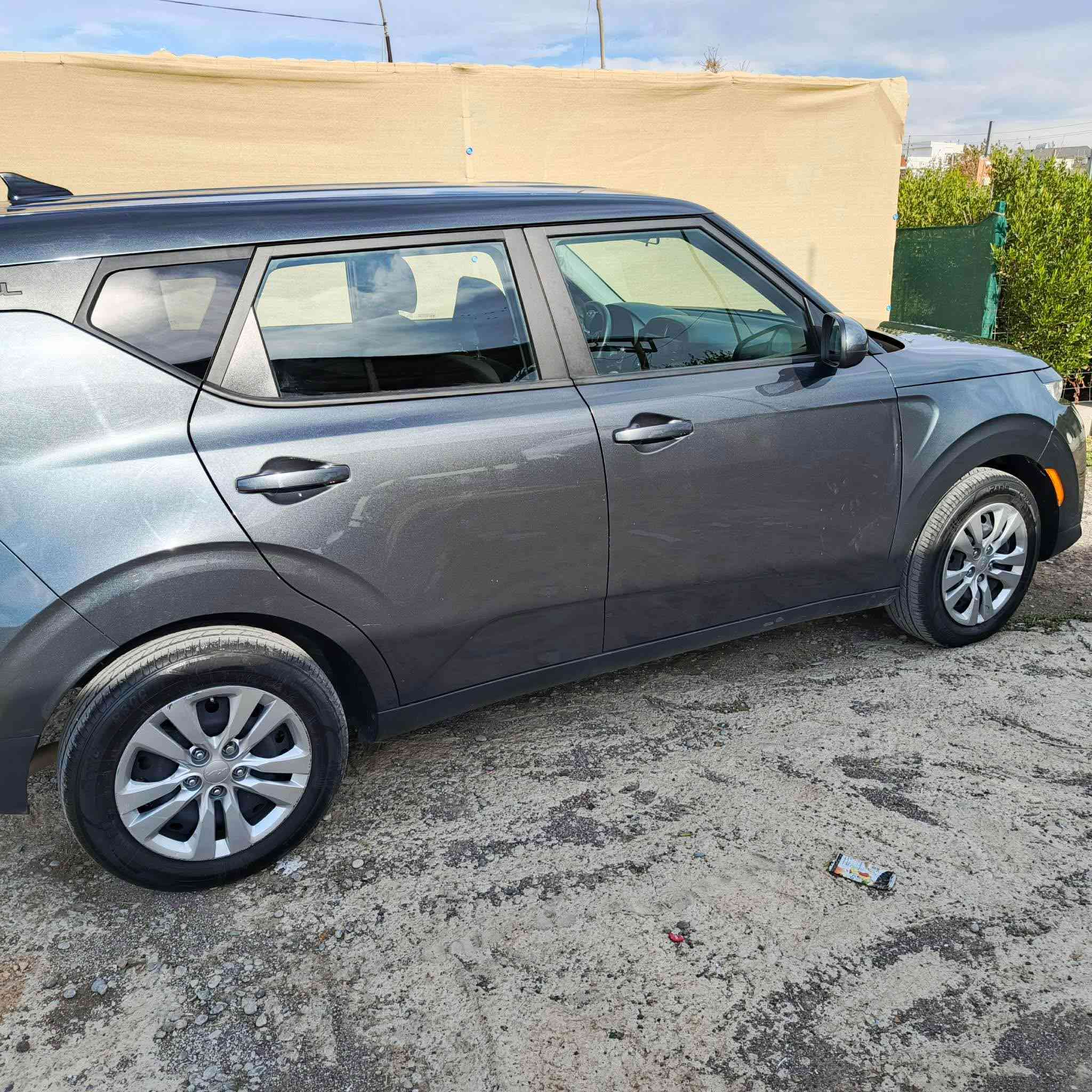 كيا سول موديل 2022
گيرومه كينه و ته بريد به شه رت 
سه نه وى ره قه مى نويه 
جوار تايه و ويلى نوى له ژيره 
يه ك پارجه ى بوياخه بى ليدان بى ئرباك
شوين هه ولير *********** أربيل, العراق
