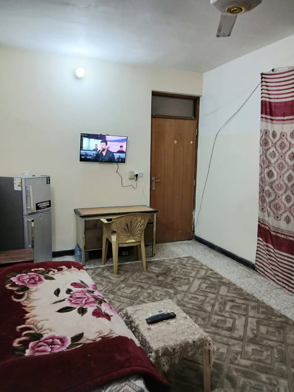 شكرا لأدارة الكروب ...تتوفر غرفة مؤثثة  ومفروشة للايجار بدون دلالية يتسع لطالبة او موظفة ..الدورة شارع ٦٠  ...نت وكهرباء وسحب وماء من ضمن الايجار .. ***********
