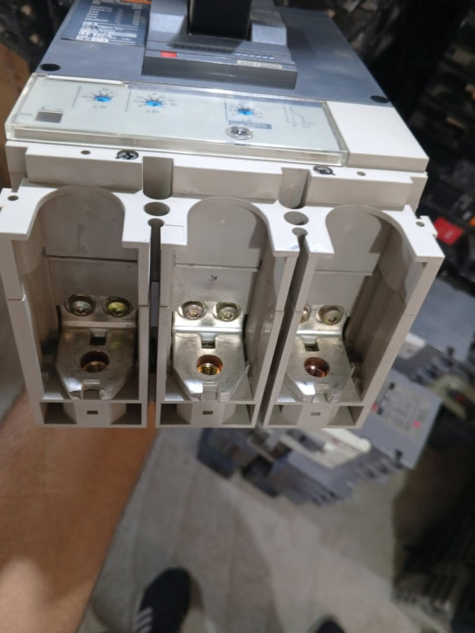 سلام عليكم ورحمه الله وبركاته 
يوجد لدينا قواطع شنايدر فرنسي نوع MG
400 امبير 630 امبير  ثلاثي ورباعي 
استفسار *********** مرتضئ عكد 
يوجد لدينا توصيل لجميع المحافظات العراق 👉👉
