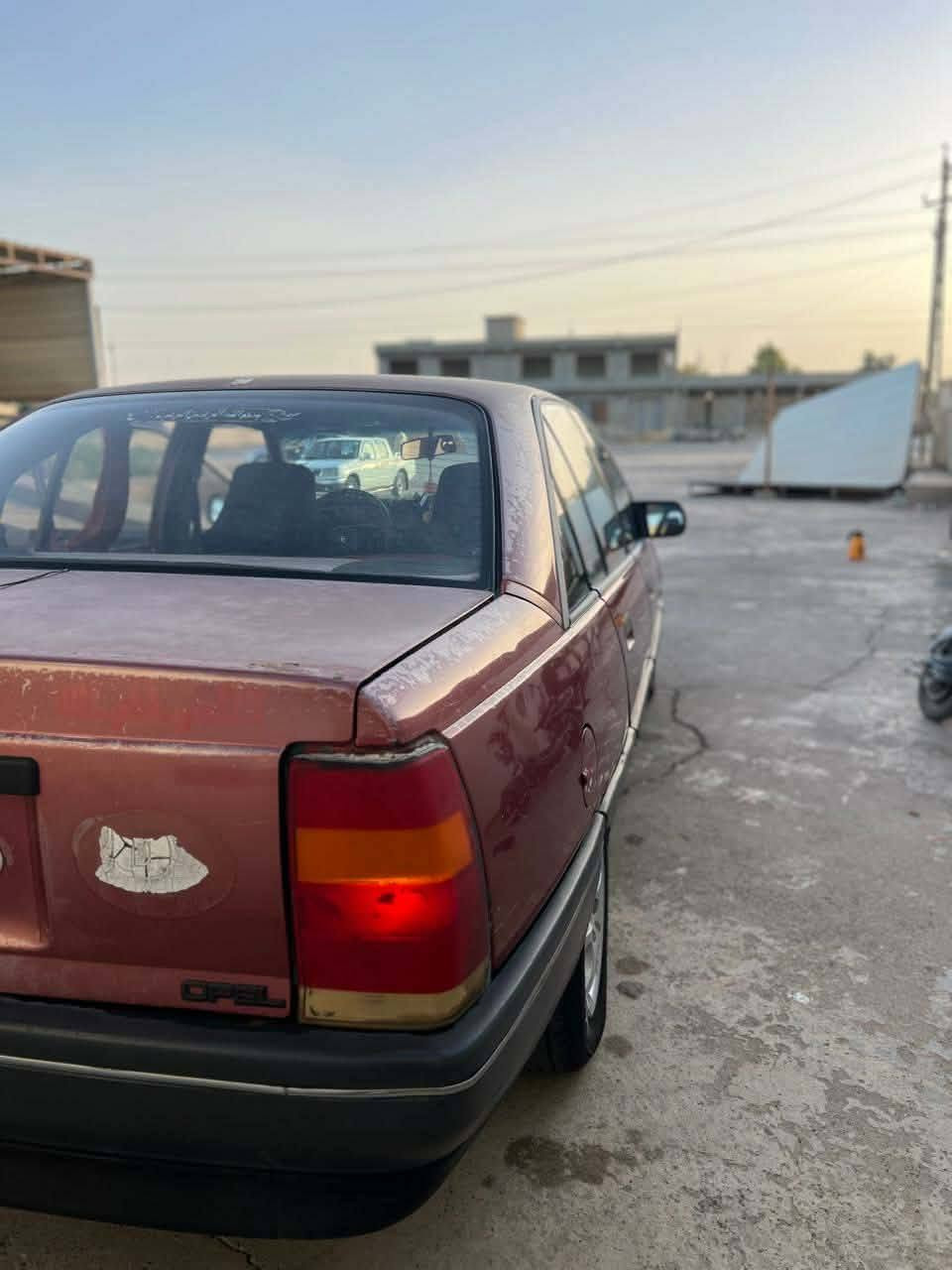السلام عليكم
 للبيع 
أوبل اوميكا
كير محرك شرط
صدر دبلات شرط
باتري جديد
مسجل فول 
كهربائيات كلها شغاله 
سياره حبل 
السعر 20وبيها مجال 
***********
