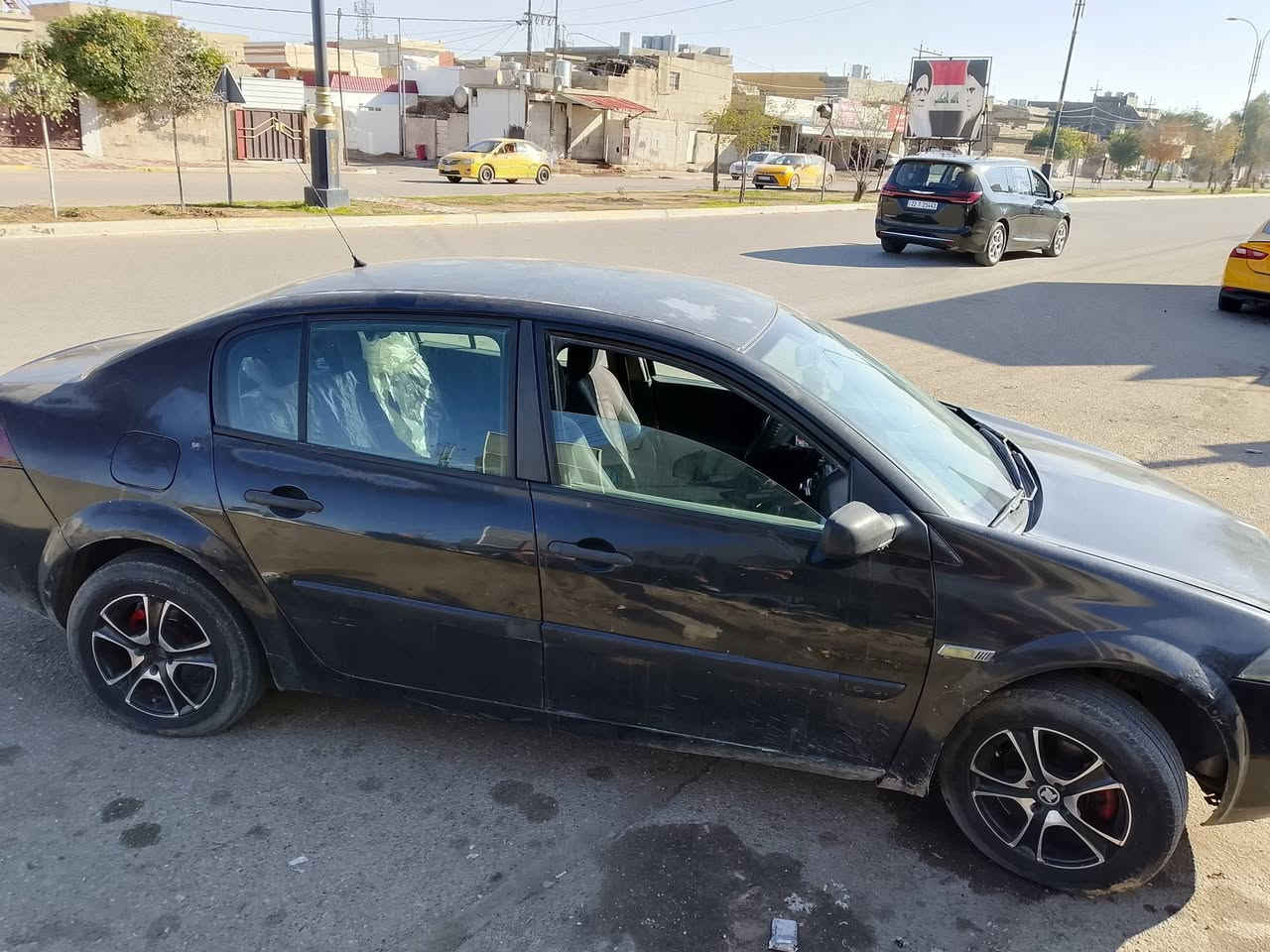 رينو الفين وخمسه للبيع تتفيه فول سياره ناقصها بس دفتر بانزين السعر46بيها مجال قليل للستفسار اتصال ع رقم ***********
