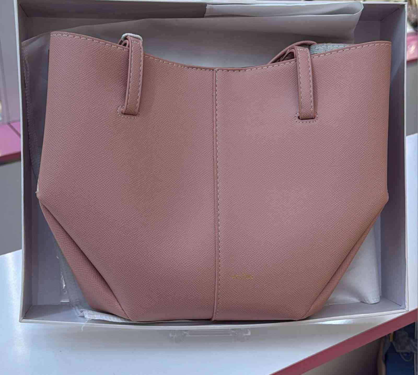👠👜 ناي للأحذية والحقائب جمهورية بسماية

تألقي بأحدث موديلات الأحذية والحقائب النسائية المختارة بعناية لتناسب ذوقك وأناقتك ✨

✔️ تصاميم عصرية
✔️ جودة مميزة
✔️ أسعار مناسبة
✔️ موديلات جديدة باستمرار

كوني الأجمل في كل إطلالة مع ناي 🤎

📩 راسلينا الآن للطلب والاستفسار
🚚 توصيل إلى جميع المحافظات


**إذا كنت صاحب هذا الإعلان وتريد حذفه لأي سبب، رجاءا أرسل رسالة إلى الدعم الفني**