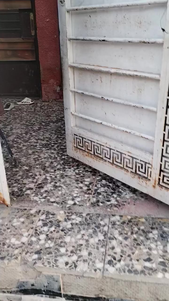 من رخصه مدير الكروب المحترم بيت للبيع زراعي عقد 117 نهاية شارع سوك رضا مساحه 110 على شارع التبليط مو فرعي خدمات كامله للاستفسار مراسله او اتصال ***********
