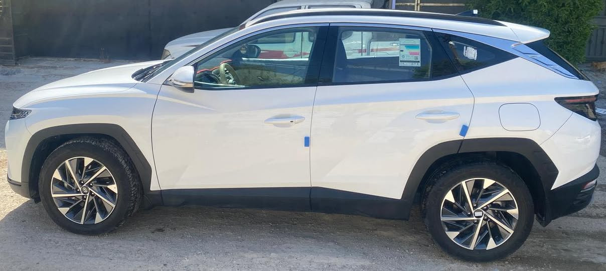 هيونداي توسان 2024 للبيع 
رقم بغداد الجديد السعر 222
***********
 سياره مكفوله كفاله عامه من كلشي الدواخل مغلفه ppf للحماية ولكشنان مدوشمه ول بيبان السياره مغلفه نايلون 
 مواصفات 
حجم المحرك 2000 دوش
شاشه دجتل
تشغيل بصمة   
تشغيل عن بعد
‏AIRBAG عدد 2
سايد بريك دگمة   
بك لايت LED
كروس سرعه
اتو هولد
مري شفط 
مقاعد 2 امامية كهرباء 
بردات ابواب خلفية 
حساسات امامية 
حساسات خلفية 
حساس كشنات
تحكم مقود كامل
بصمات عدد 2 
انارة ترحيب
نقطة نزول منحدرات. 
نظام مانع تزحلق 
‏ABS
شاحن موبايل واير ليس  
اشاير بالمري والمري قابلة للطي 
مخرج AUX
مخرج USB
‏BIuetooth
مخرج منفذ الطاقة عدد 2    
درايف مود
‏(Normail - eco- sport t) 
جك سبير كتلوكات كلها جاهزة
كفاله عامه السياره ماشيه 48  الف المكان بغداد  السعر 222الكرخ***********
