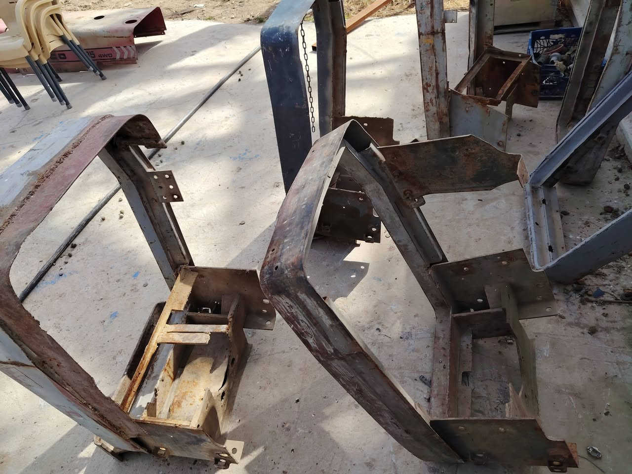 السلام عليكم يطار شباك فوركسن نكليزي و برازيلي للبيع العنوان بغداد اليوسفيه *********** و ***********
