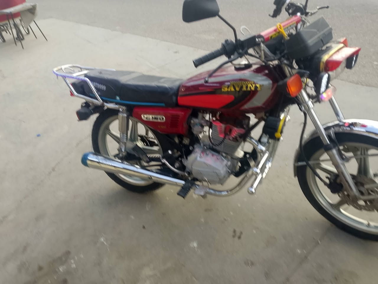 سلام عليكم ورحمه الله وبركاته دراجه ايراني نامي ابرو 5 كير دراجه خير من الله مابيه اي نقص كهربائيات كامله شغاله مابيه اي نقص 
من تجي اذا مو نفس الي بل صوره تاخذه بلاش وتروح رجأ المو شراي لا يكسر بل سعر #مكينه مفتوح بس بل شرط لا صرف لا بخار ولا صوت 
#السعر 450 وبيه مجال بصيط حك الجيه 
***********
