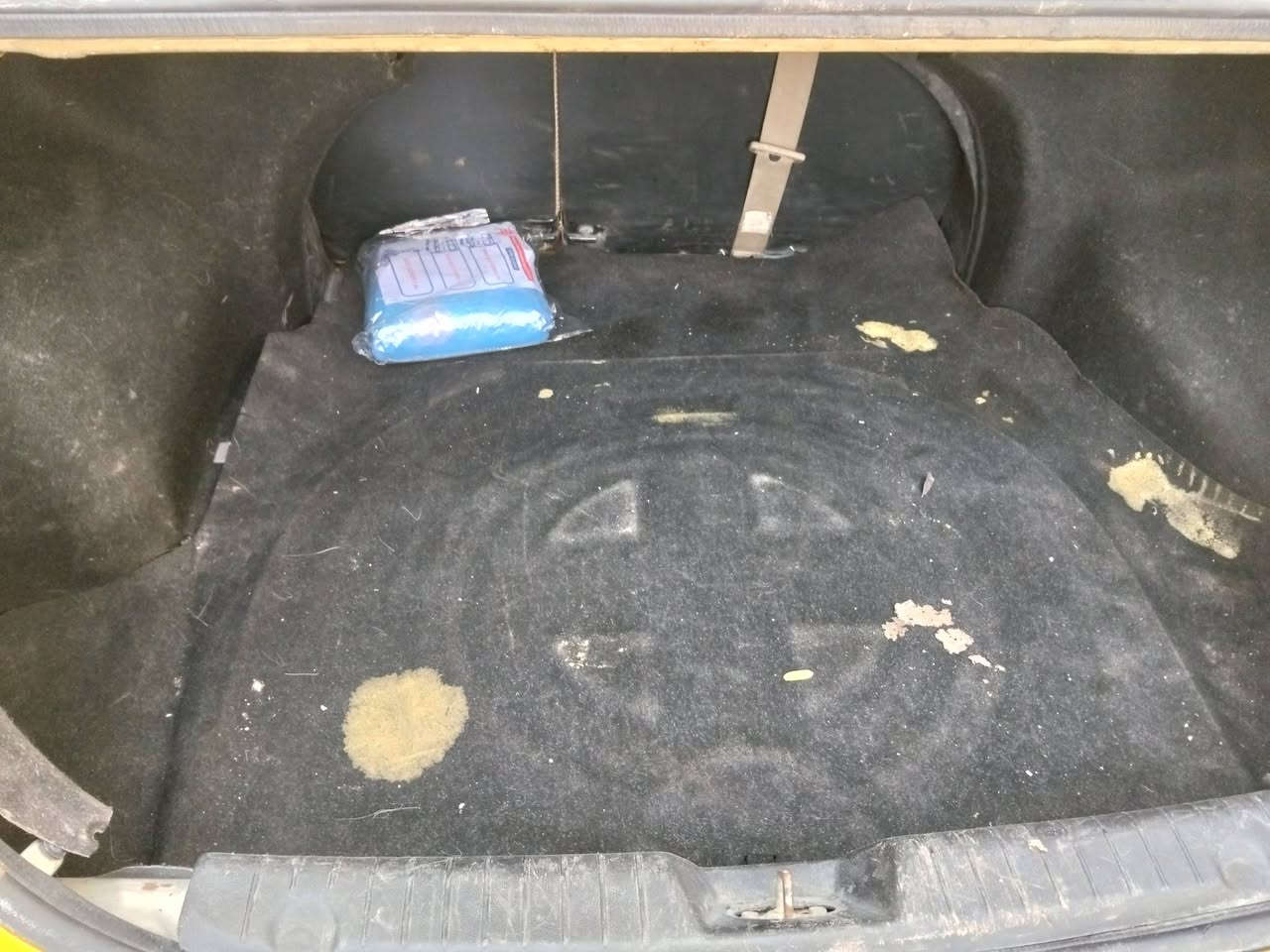 السلام عليكم اخواني
النترا 2010 وارد امريكي محرك 2000 السياره حادثها الباب الي بصف السايق  ( السياره بيها مكينه ) صدر جديد وزوج تايرات جدد وراديتر  وباقي السياره جديده المكان بغداد مدينه اللصدر
السعر  85 .
حسين الوائلي 
***********
