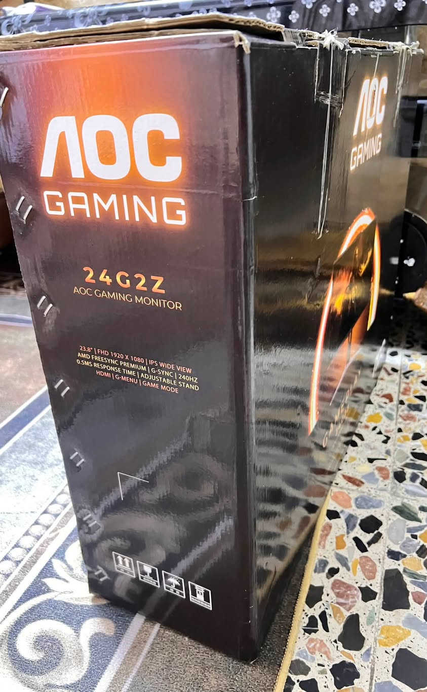 متوفر شاشة اوبن بوكس aoc 
بانل مالتها ips 
ترددها 240 هيرتز 
سرعه استجابة 0.5 
حجم 23.8 او نفس ما يكولون عليه 24 
سعرها 230 و بيها مجال 
رقمي ***********
