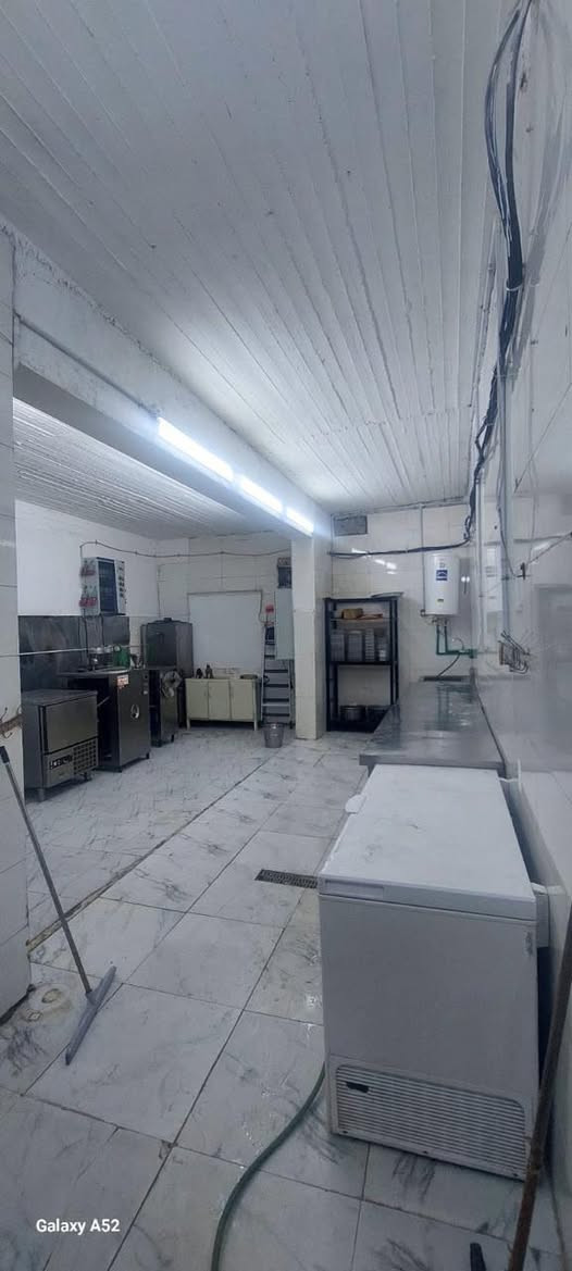 🍦 محل مثلجات كامل للبيع
📍 بغداد — الدورة / شارع الصحة الرئيسي

✅ واجهة 10م | عمق 8.5م

✅ مطبخ 40م² كامل التجهيز

✅ جلسات داخلية وخارجية

✅ جاهز للتشغيل من اليوم الأول

✅ يصلح لمثلجات، كافيه، حلويات أو أي مشروع

💰 السعر مناسب — التفاوض ممكن للجاديّن

📞 للاستفسار: ***********
