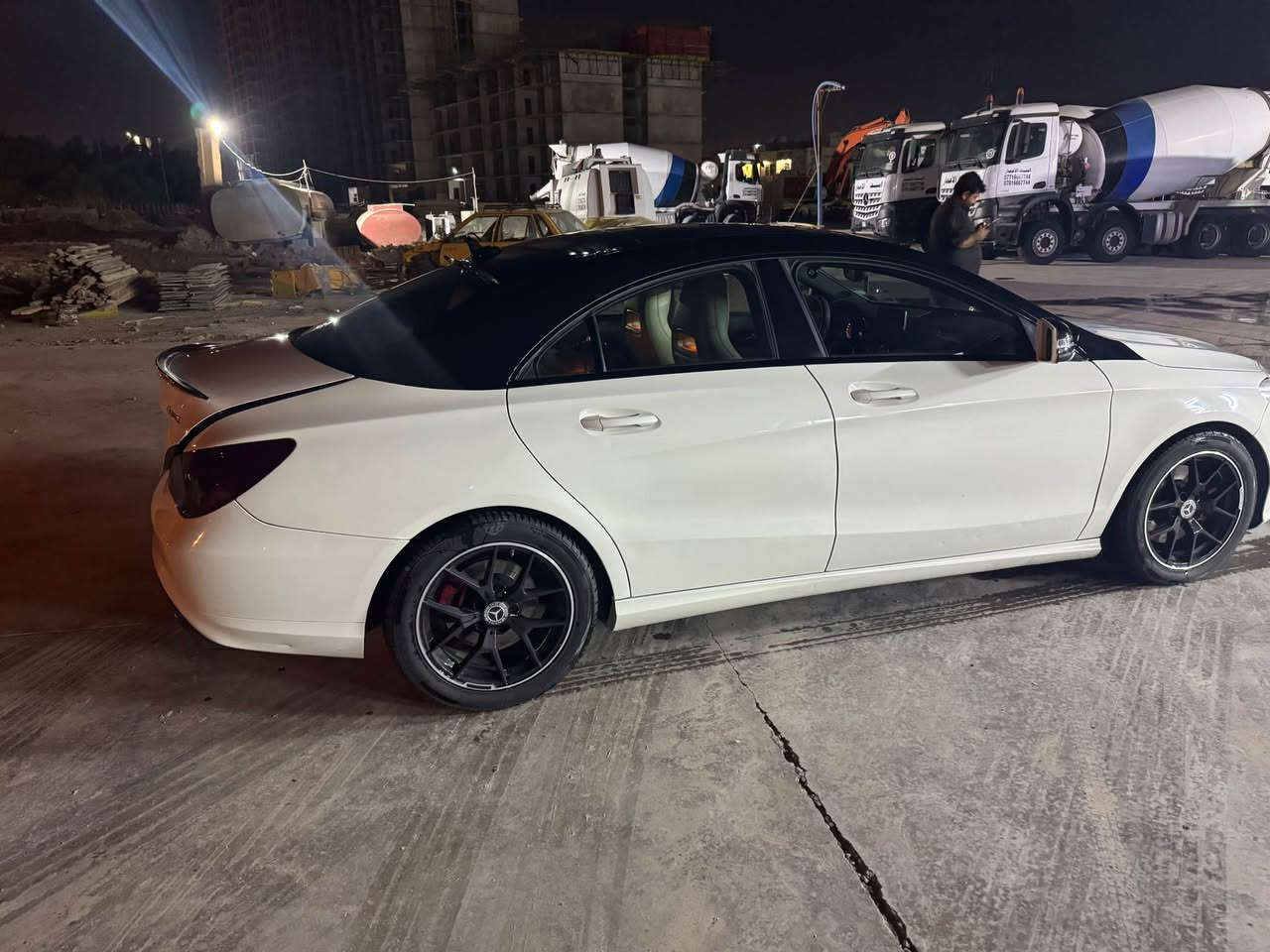 السلام عليكم شبابنا الطيبين مرسيدس شبابيه CLA250 فورماتك موديل 2018  ماشيه 110الف كم رقم اربيل هزه وفحص صالح لغاية شهر الثامن سنويه جديده باسمي تحويل مباشر  مواصفات فوول ميحتاج اكتبلك جريده  فوول السياره محرك 2000T  وارد داخله كليين للعراق هنا صار بيهه صبغ باب وجاملغ خلفي ايمن اثر شخط بدون  دواخل  السياره جاهزه   كير محرك تبريد كله جديد بيع او مراوس حسب القناعه والسعر المطلوب 145$ ومكانه بغداد حي العدل  واي استفسار ثاني *********** بغداد, العراق

