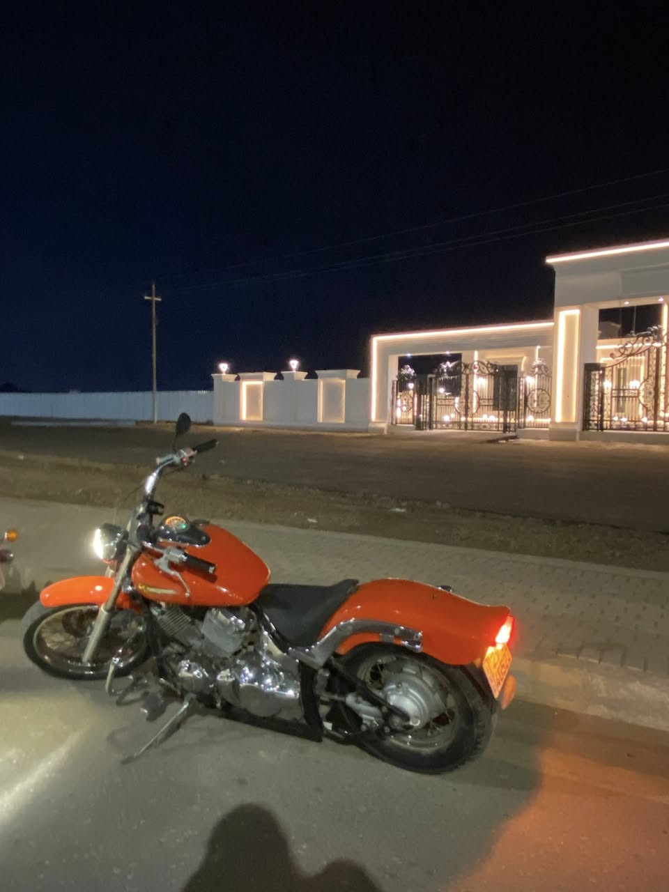 للبيع
ياماها دراك ستار 

محرك ٤٠٠

رقم واسط دولي 

دراجه نقصها فقط عداد سرعه 

دسكات جدد 

فلنجه جديده 

بنزات جدد 

بك لايت جديد 

تخم اشاير جديد 

فلتر شوته جديد 

لقم ستيرن جدد

يدات جدد

دروعه جدد

تخم تايرات جدد بالنايلون 

قمجي بانزين جديد 

تجفيته كابريتر جديد 

تجفيت دبلات جديد

كلجات جدد

بلاجكتورات اصلي 

هورنات سيدان 

دوشمه كشن جديد

صبغ عام جديد 

دهن ستوني امبدله 

الدراجه احلى من الصور 

وبيها ملاحظات بسيطه 

وسعرها ١٧ ورقه وبيها مجال للشراي 

مكانها واسط صويرة 

وتوصيل لبغداد موجود 

***********
