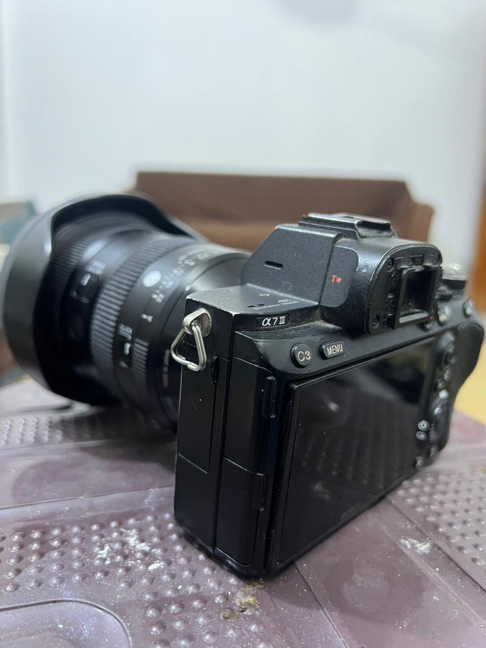 بدي sony a7iii للبيع فقط
نظافة ٨٠٪؜ 
بيها مشكلة بسيطة وهي
 من تطفيها وترجع تشغلها متحفظ الاعدادات الي صورت عليها 

عنوان الانبار الرمادي 
للاستفسار ***********
