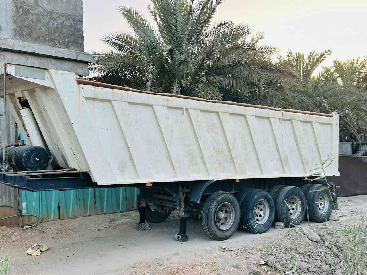 عربانه اربع محاور  للبيع جاهزه للعمل كهربائيات حداديه هواء تايرات مكفوله كفاله عامه 

ذرعتها 30متر للاستفسار *********** المكان كربلاء
