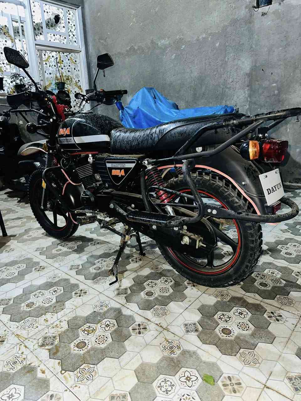 يا الله سلام عليكم دايوان موديل ٢٤ وراق سحب سحب مكينه ٢٠٠ سويج ٢ دراجه جديده ماشيه ٨٠٠٠ مكفوله من كلشي نضافه واحد عله واحد سعر مليون و ٢٥٠  مكان ديالى شهربان مو شراي لا يجي خاص فدوه لحد نطي سعر بكيفه ‭٠٧٧٢ ١٨٣ ٤٨٧٤‬
