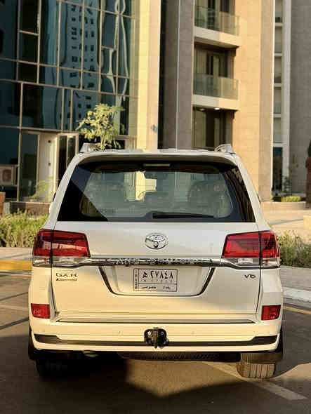 اجدد لاند كروز كراند تورينك ساز 2020 السياره اخت الزيرو ماشيه 27 الف
كفاله عامه بوضع الوكاله فول موصفات 
1. فتحه سقف 
2. بصمه ابواب و تشغيل عن بعد 
3. كأمره + حساسات 
4. كشنات كهرباء 
5. نظام فور ويل 
6. دبل ماوس
7. ثلاجه 
8. صندوق كهرباء 
9. شاشات خلفيه 
10. مري كهرباء 
11. فول تحكم استيران 
12. تبريد 3 قطع 
13. نظام ايكو 
14. نظام تزحلق 
15. رقم بغداد باسمي 
16. مكان بغداد السيديه 
17. السعر 578 ورقه وبيه مجال بسيط 
18. الاستفسار *********** فقط بيع
