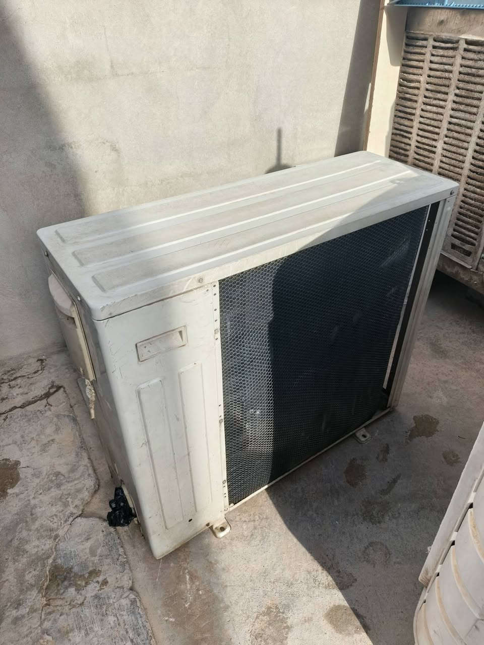 سبلت عامودي ثلاثه طن للبيع السعر 700الف مكاني برطله مناره شبك رقم  الموبايل ‏‪***********‬‏ابو علي
