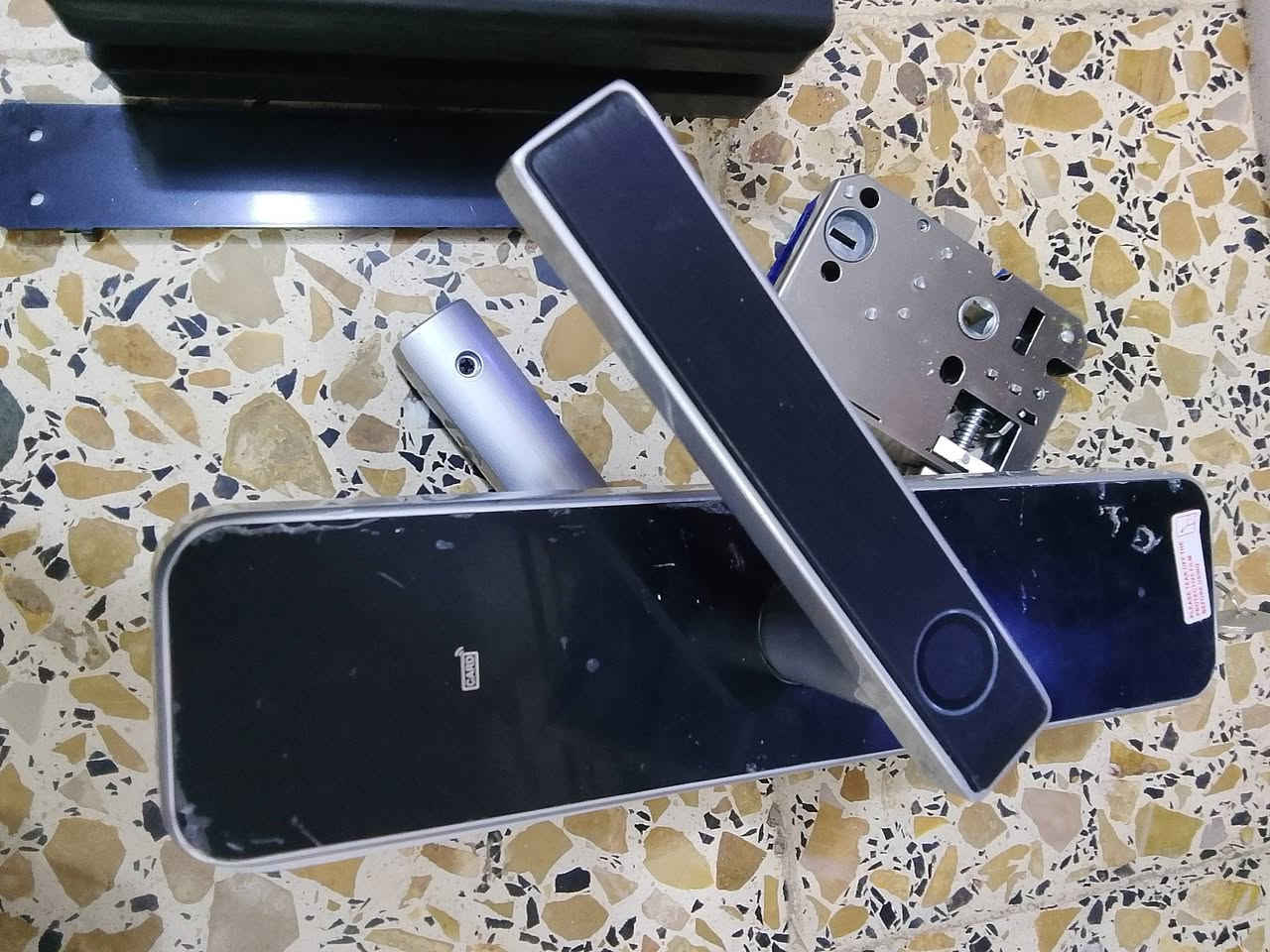 للبيع يدات باب بسورد كارت بصمه رموت للبيع مال بيبان جام هذا رقمي للستفسار ***********
