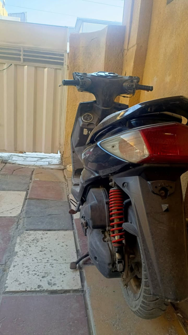 سلام عليكم سكنس فحل كاريتر الدراجه خير من الله كلشي شغال بيه مابيه اي نقص كفرات مختمه بس المكينه مجفتها تجفيت مظبوط اني اكفلها دراجه سعار 700وبيه مجال ***********
