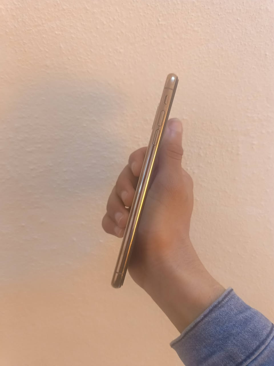 iphone xs max
ذاكرة 256

مبدل بطارية 100 اصلية فقد باقي الجهاز بلادي

فيس ايدي غير شغال

بوبجي 60 فريم 

ضهر مكسور موضح بل صورة

ملحقات لزكة 

سعر 220 الف توصيل مجاني 

موجود توصيل 

للحجز والستفسار راسل واتساب ***********
