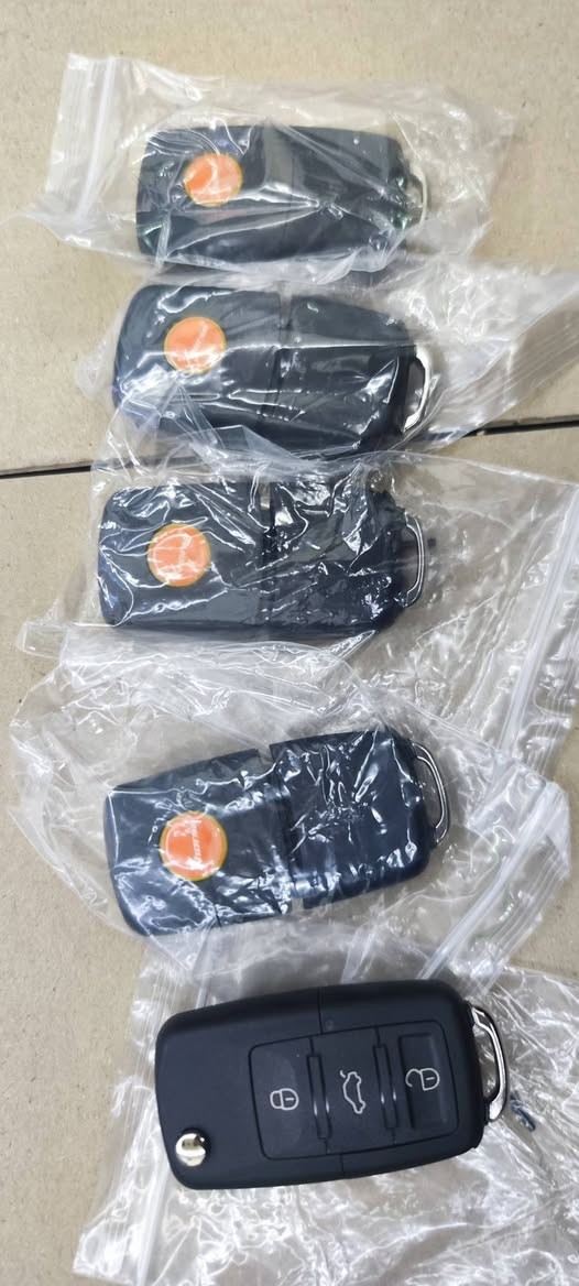 أكس هورس عدد 18 + كي دي ثنائي الازرار عدد 3 ، العدد الكلي 21 قطعة ، السعر 175 مع التوصيل نهائي .


**إذا كنت صاحب هذا الإعلان وتريد حذفه لأي سبب، رجاءا أرسل رسالة إلى الدعم الفني**