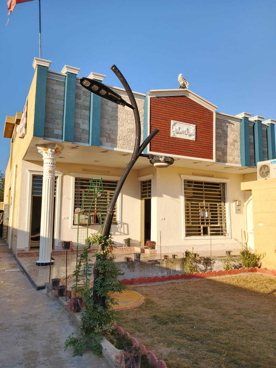 دار للبيع المساحة المساحة الكلية 625متر 
مساحة البناء 220متر موقع الدار الدوانم شارع البلوك مقابيل بانزين خانة القديمة 
***********
