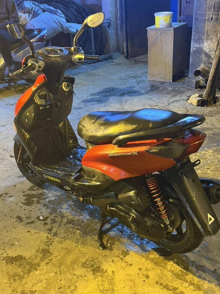 السلام عليكم دراجه سكنس نثيه 140 البيع نضيفه مكينه ناعمه دراجه ما ناقصه اي شي سعر ٦٥٠وبيهة مجال دراجه ما ذب عليهة ربع  عنوان مدينه الصدر كياره هاذ رقمي واني بل خدمه 
 ***********
