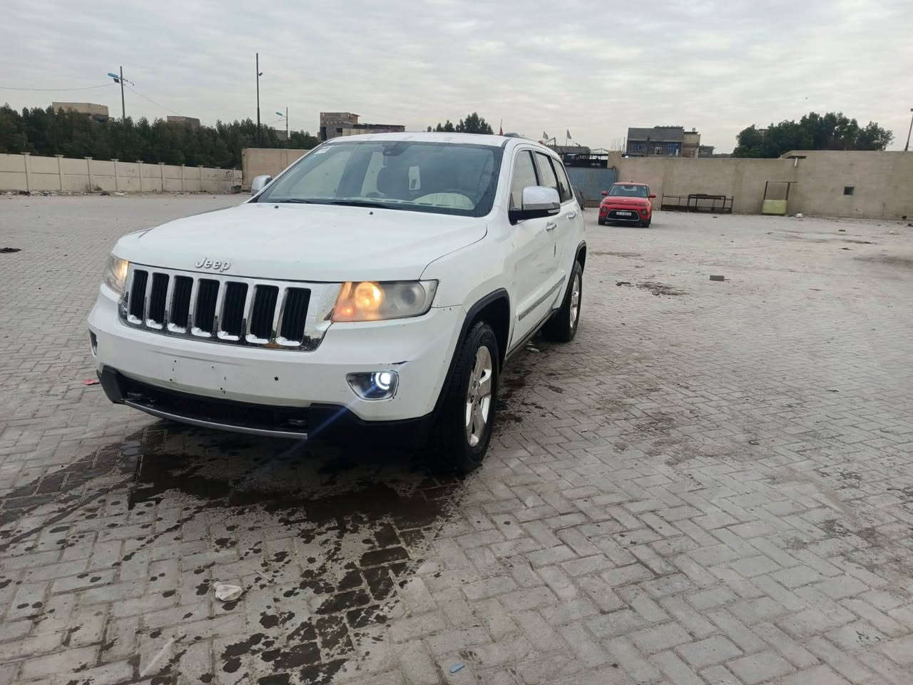 عليكم شباب جيب موديل 13، فول مواصفات للاخير وارد امريكي حادث شاملغ وبنيد بدون دواخل وهنا بالعراق  وهنا بالعراق قطعتين صبغ بدون داخل كفاله سياره من الدواخل مكاني بغداد رقم بغداد السياره وباسمنا تحويل مباشر مدينه الصدر عارضها 153 وبيها مجال للشراي سياره حتى منظومه غاز منظومه جديده واصليه مال غاز هذا رقم التليفون ***********
