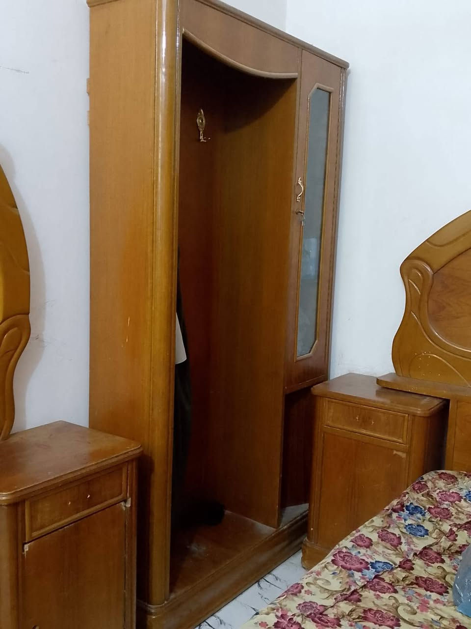 جربايه وميز مرايه وزاويه لبيع ب135 بيهن مجال /***********
