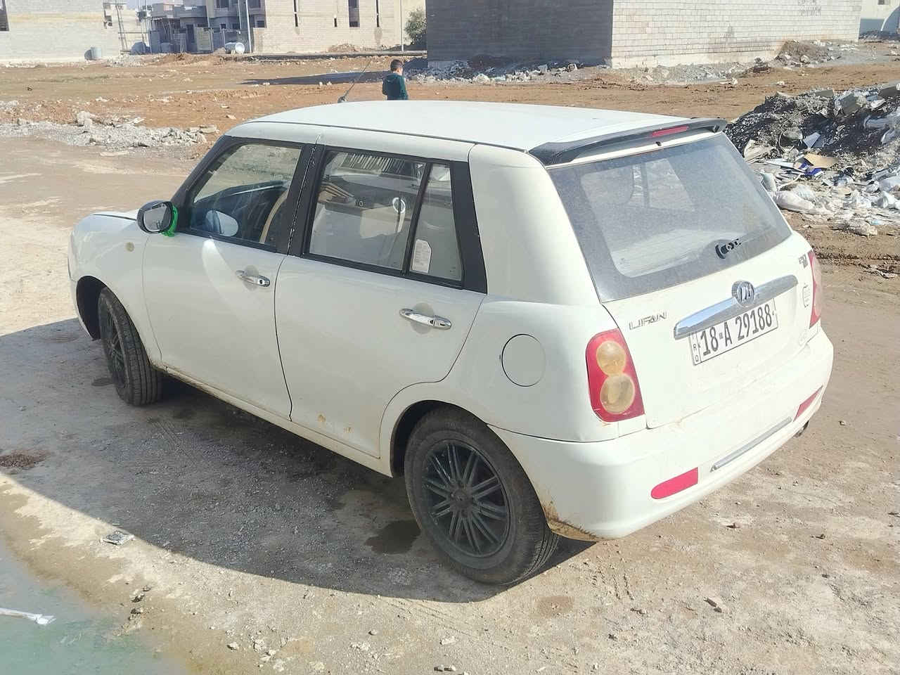 ليفان ٣٢٠
ما بيها ضرر بس جاملغ الكدام بي شبر

مكاني موصل صفر غرامات طخم تايرات جديد تبريد شغال 

*********** بي واساب
