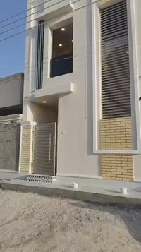 دار للبيع في منطقه الشرطة الخامسة  ١٠٠ م طابقين يحتوي على  ( ٤ نوم  _ ...