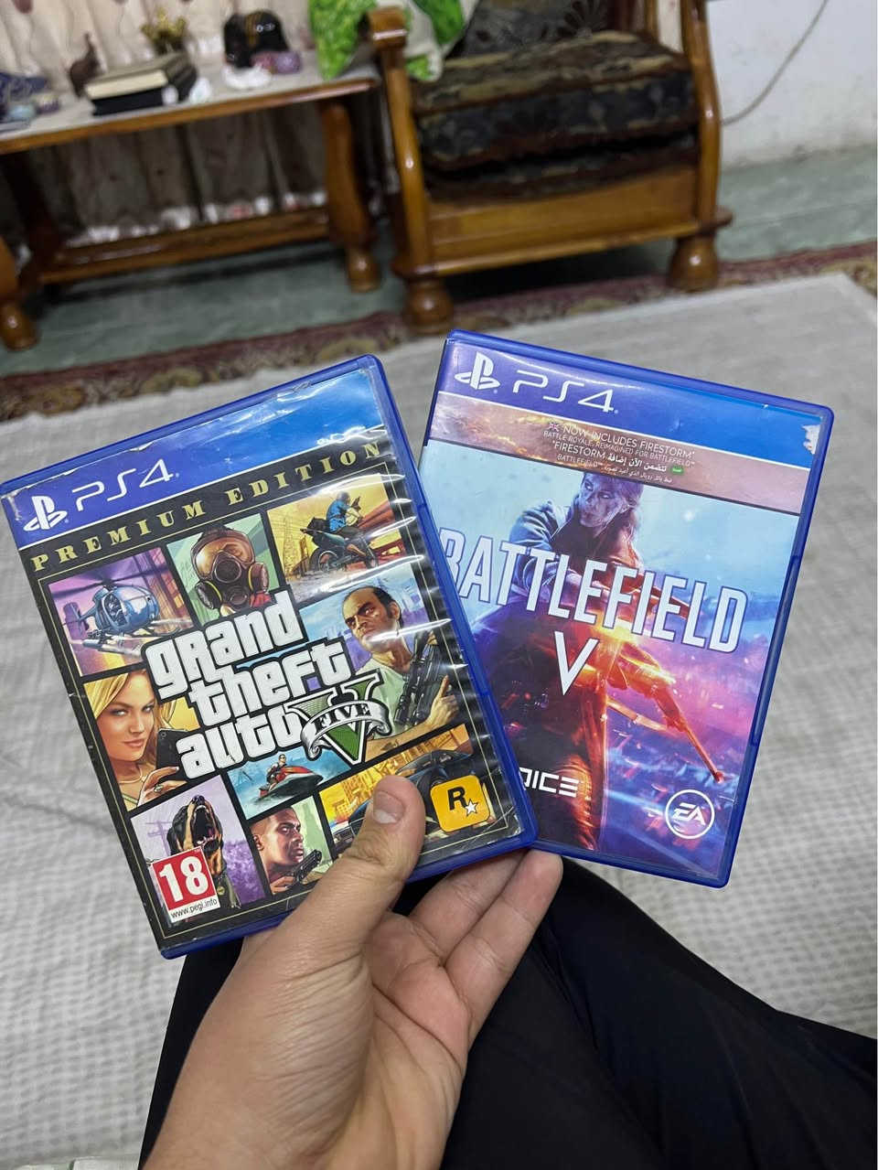 سلام عليكم للبيع قطعتين حلوات باتل فيلد نسخه محسنه عربيه بل كامل وترجمه مع جي تي اي 5البتل جديده حيل نضيفه الجي تي اي بيه شخط واحد موضحه بل تصوير ثنيهم 25 الف قفل مكاني بغداد حي اور.*********** توصيل متوفر بغداد, العراق
